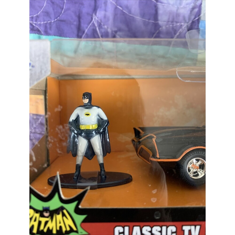 NEW Jada Toys 31703 Batman Classic 1966 TV BATMOBILE 1:32 Scale Vehicle & Figure - Picture 3 of 7
